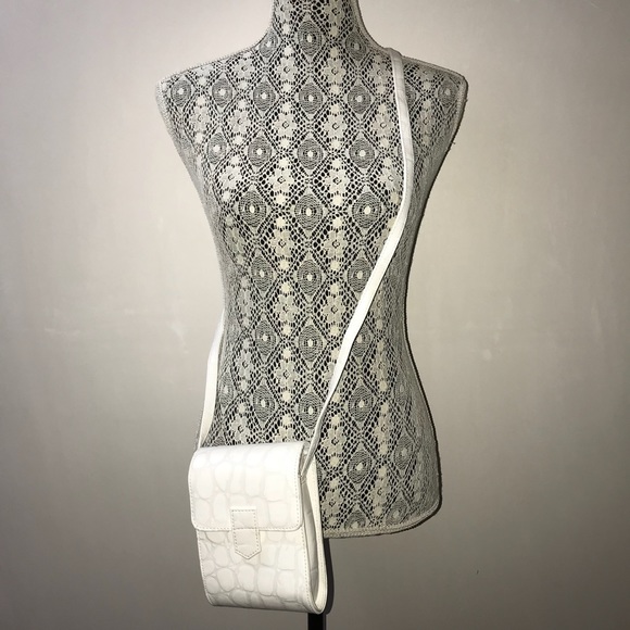 Handbags - 6/$18 Crossbody pocketbook